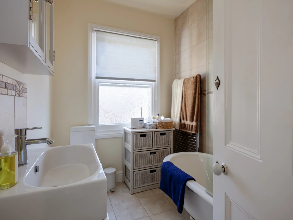 bathroom-painting-small-victorian-bathroom-altrincham-decorators Small Victorian bathroom freshly painted with moisture-resistant finish