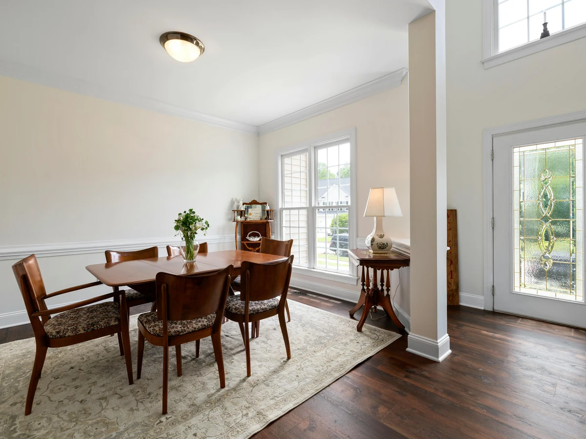 dining-room-painting-cream-dining-room-altrincham-decorators Cream dining room painted by Altrincham Decorators