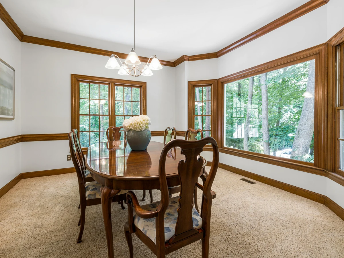 dining-room-painting-traditional-dining-room-altrincham-decorators Traditional dining room painted by Altrincham Decorators