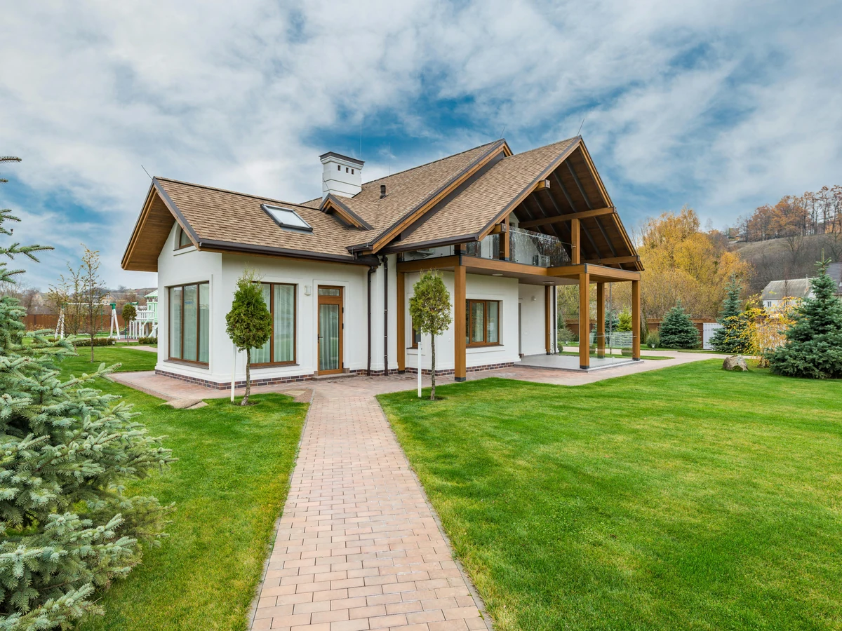 exterior-painting-white-rendered-house-altrincham-decorators Masonry painting in Altrincham - white rendered house exterior by Altrincham Decorators