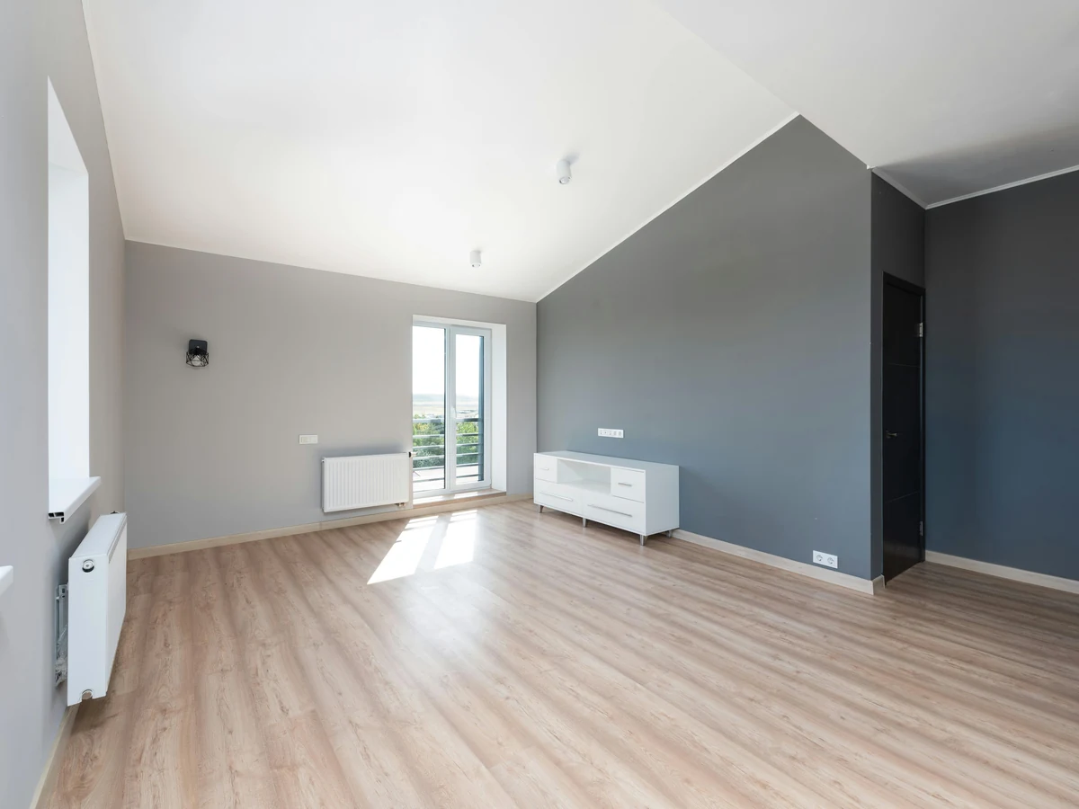 interior-painting-bright-empty-room-altrincham-decorators Bright empty room with fresh white interior paint finish