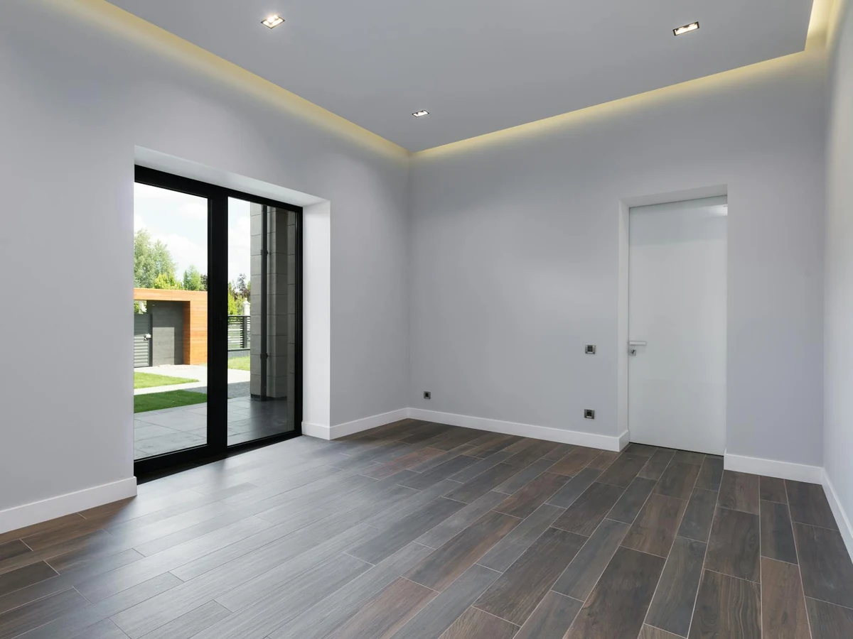 interior-painting-empty-grey-room-altrincham-decorators Grey interior painted room in an Altrincham property