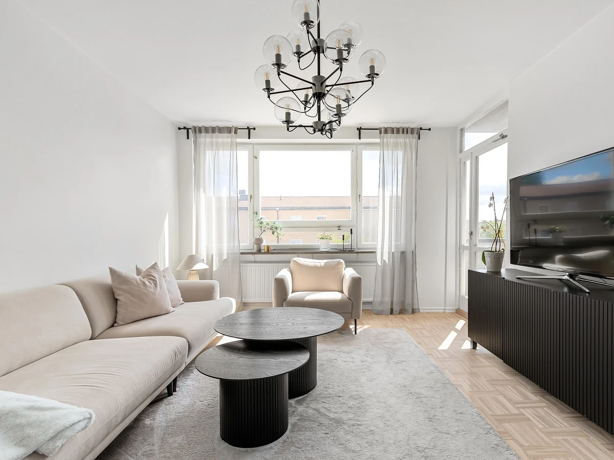 living-room-painting-bright-neutral-living-altrincham-decorators Bright neutral living room freshly painted by interior painters in Altrincham