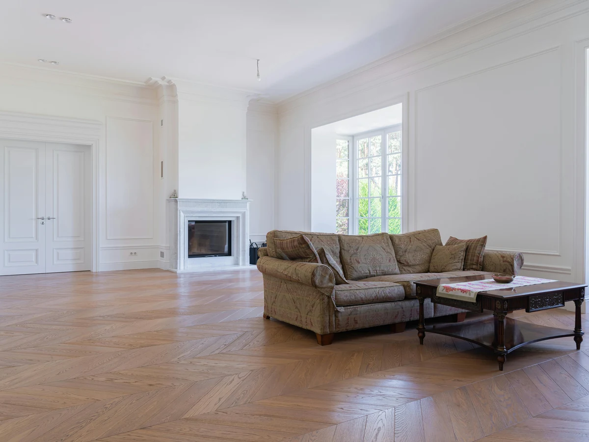 living-room-painting-bright-white-living-altrincham-decorators Bright white living room wall painting by Altrincham Decorators